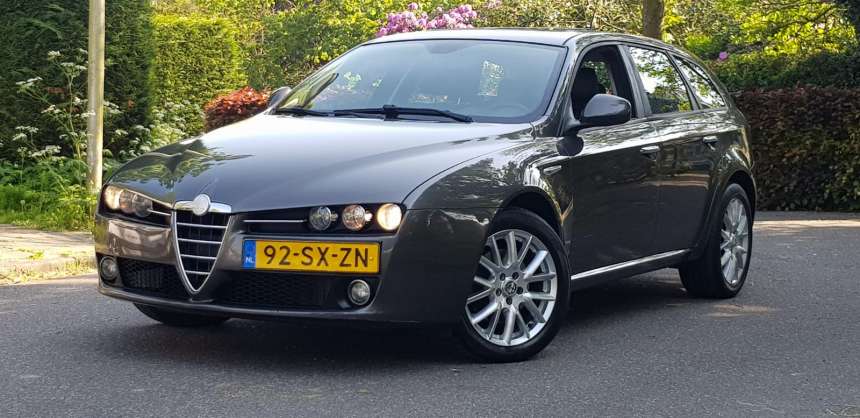 Alfa Romeo 159 Sportwagon Navigatie / Leder interieur / Parkeersensoren / 