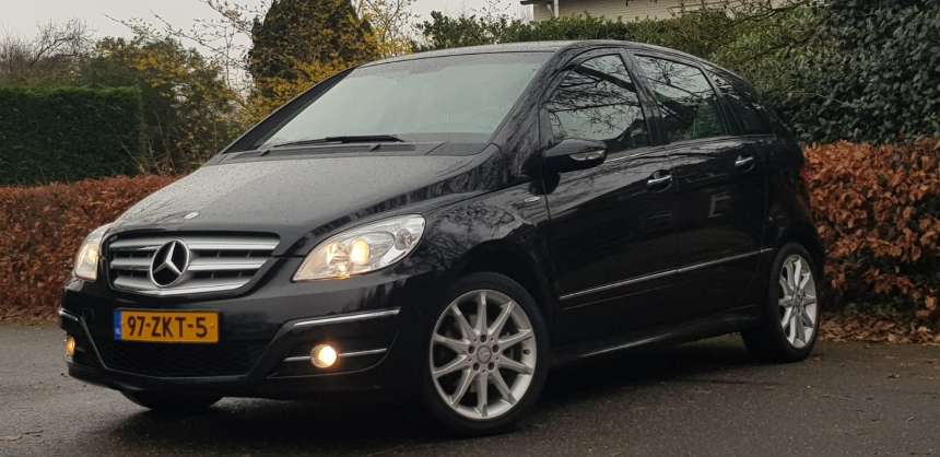 Mercedes-Benz  B-klasse 180 CDI Half leder interieur / Airco / Lichtmetalen velgen / Trekhaak / Nieuwe APK