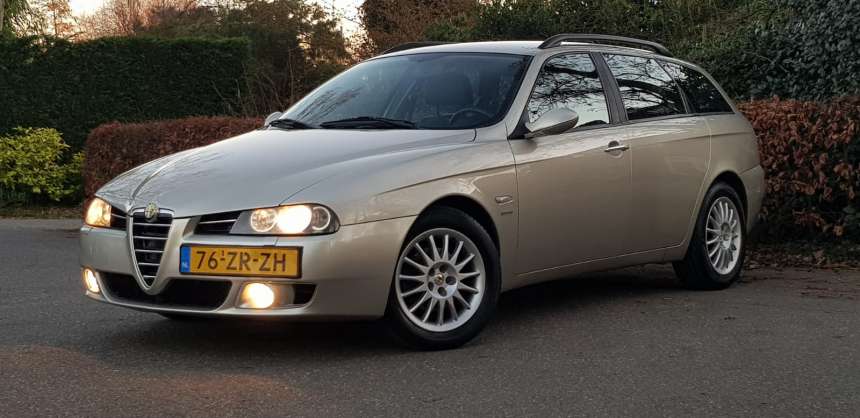 Alfa Romeo 156 Sportwagon Distinctive Leder interieur / Parkeersensoren / Nieuwe APK